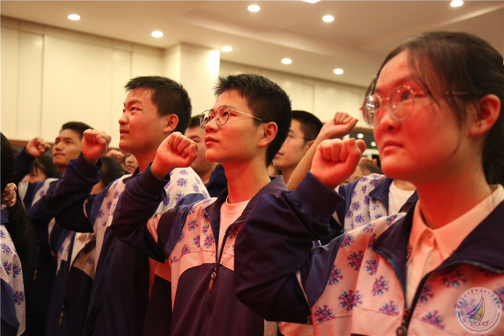 1604472846632006373.jpg 4-3 学生宣誓.jpg
