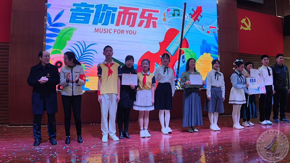 15.班级1+1颁奖照片.jpg