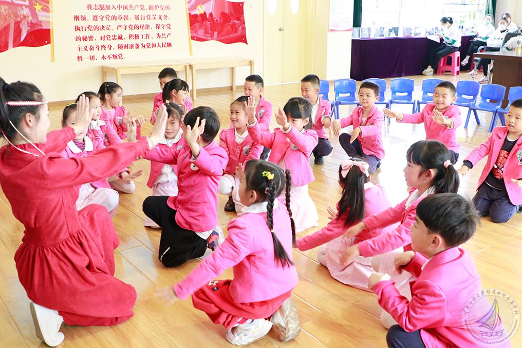 8舞蹈欣赏《白马》.jpg