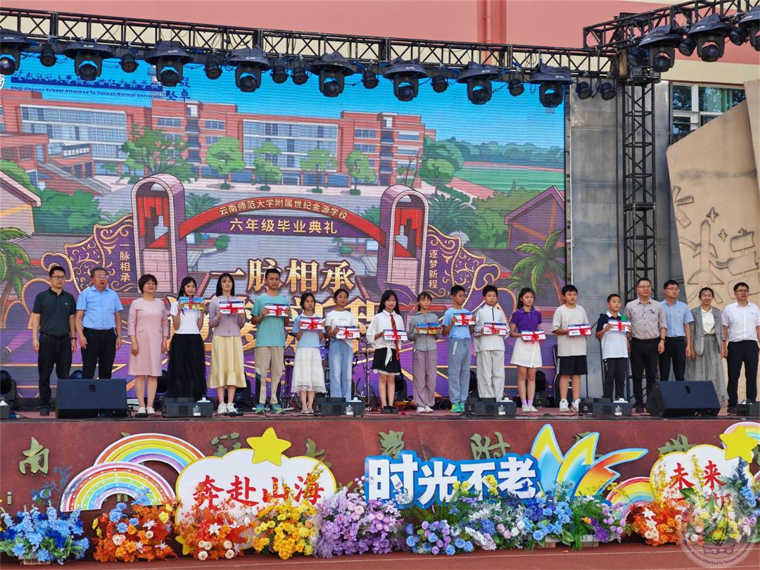 1780484138117086452.jpg 领导照片3.jpg